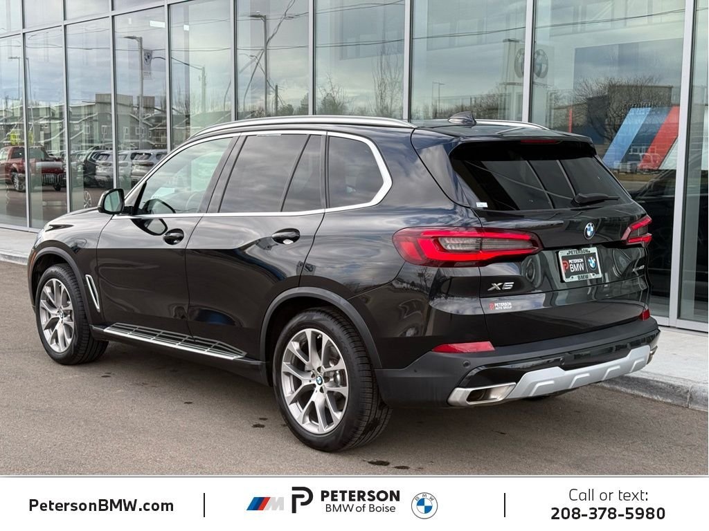 Used 2023 Black Sapphire Metallic BMW xDrive40i image 3