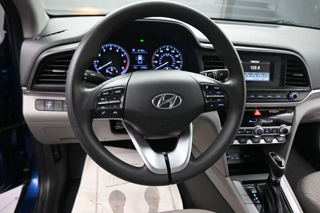 Used 2020 Blue Hyundai SE image 39