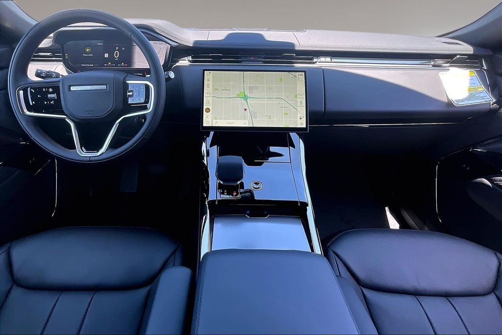 New 2026 FUJI WHITE Land Rover SE image 5
