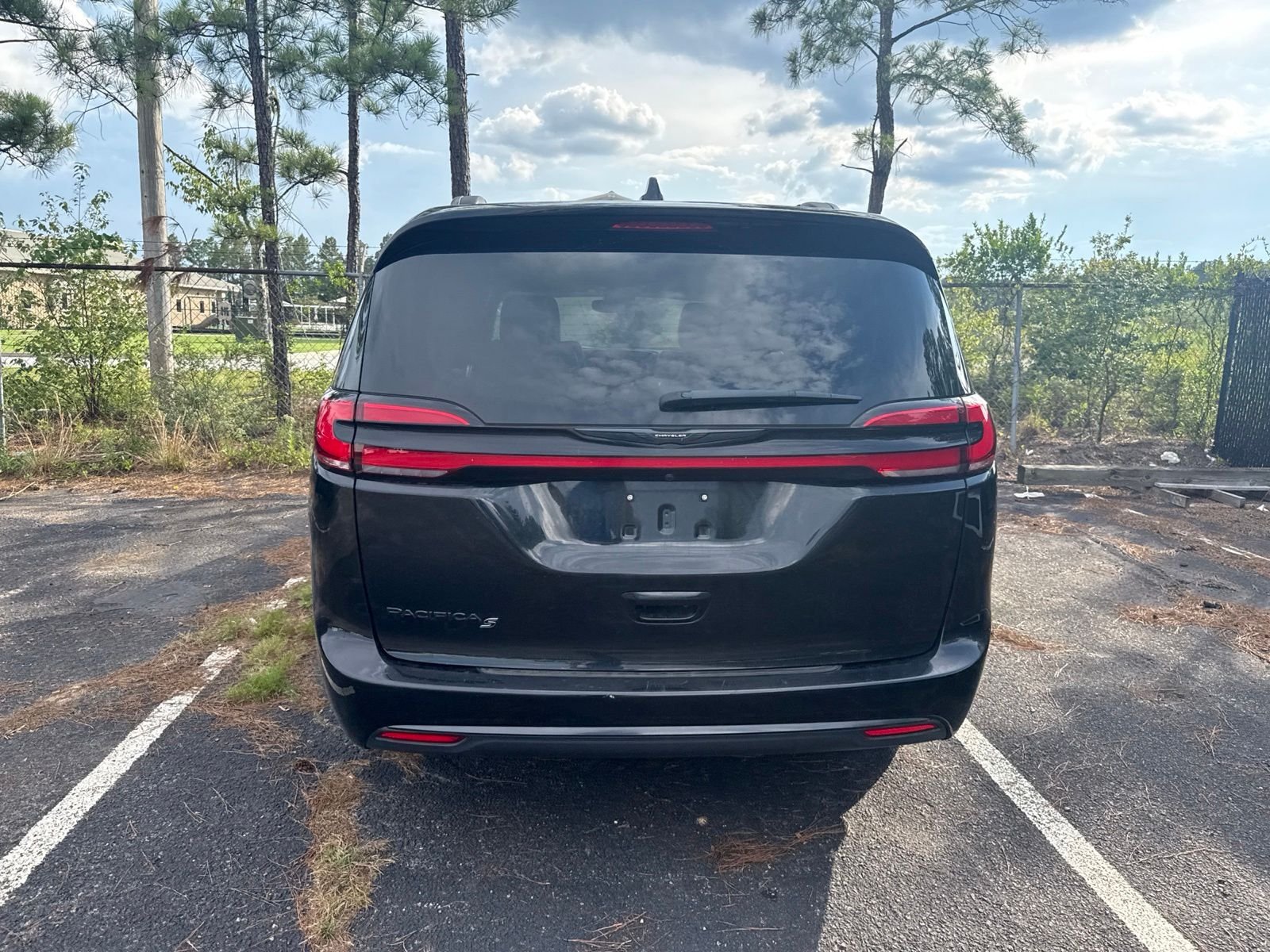 Used 2022 Black Chrysler Touring L image 6