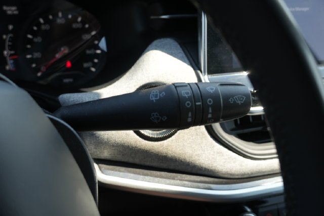 Used 2024 Black Jeep Latitude image 27