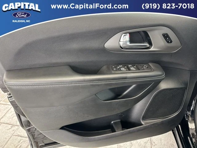 Used 2025 Black Chrysler Select image 19