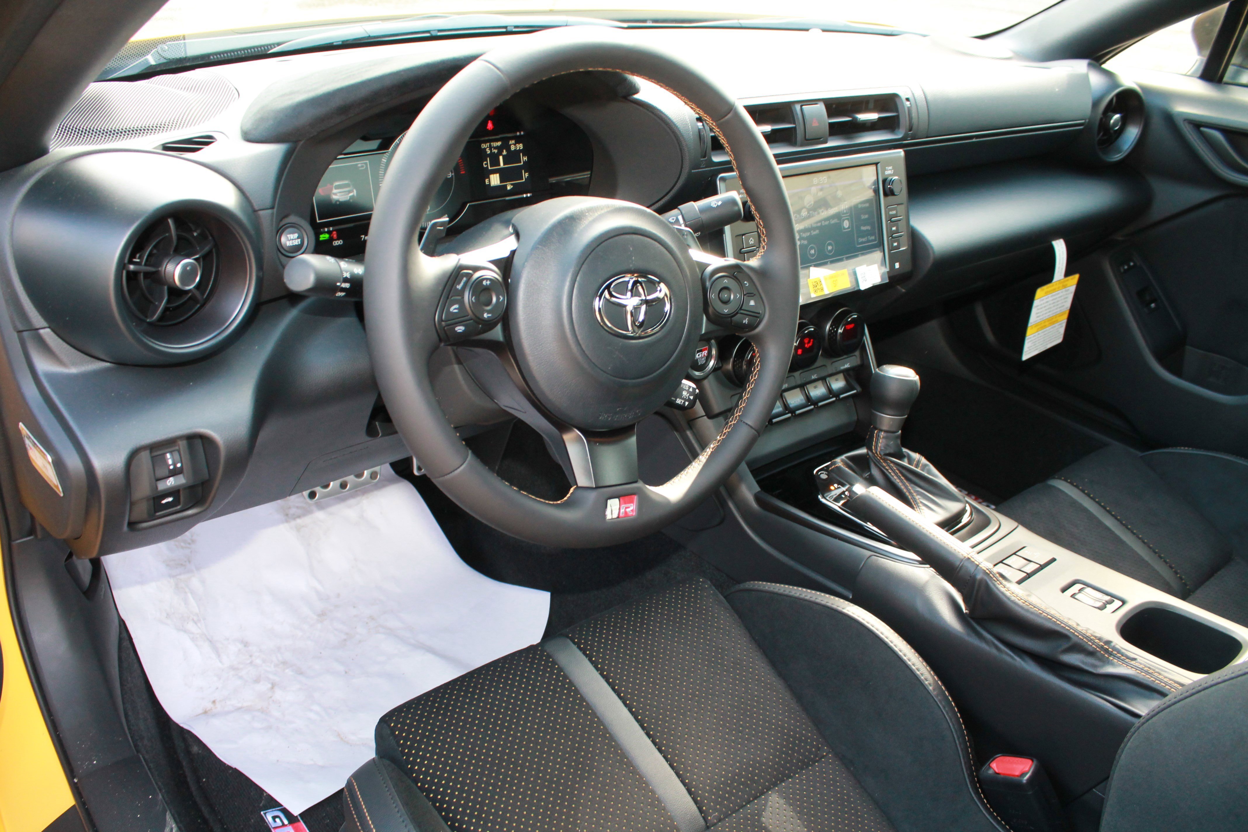 2026 Toyota GR86 Yuzu Edition - Photo 16