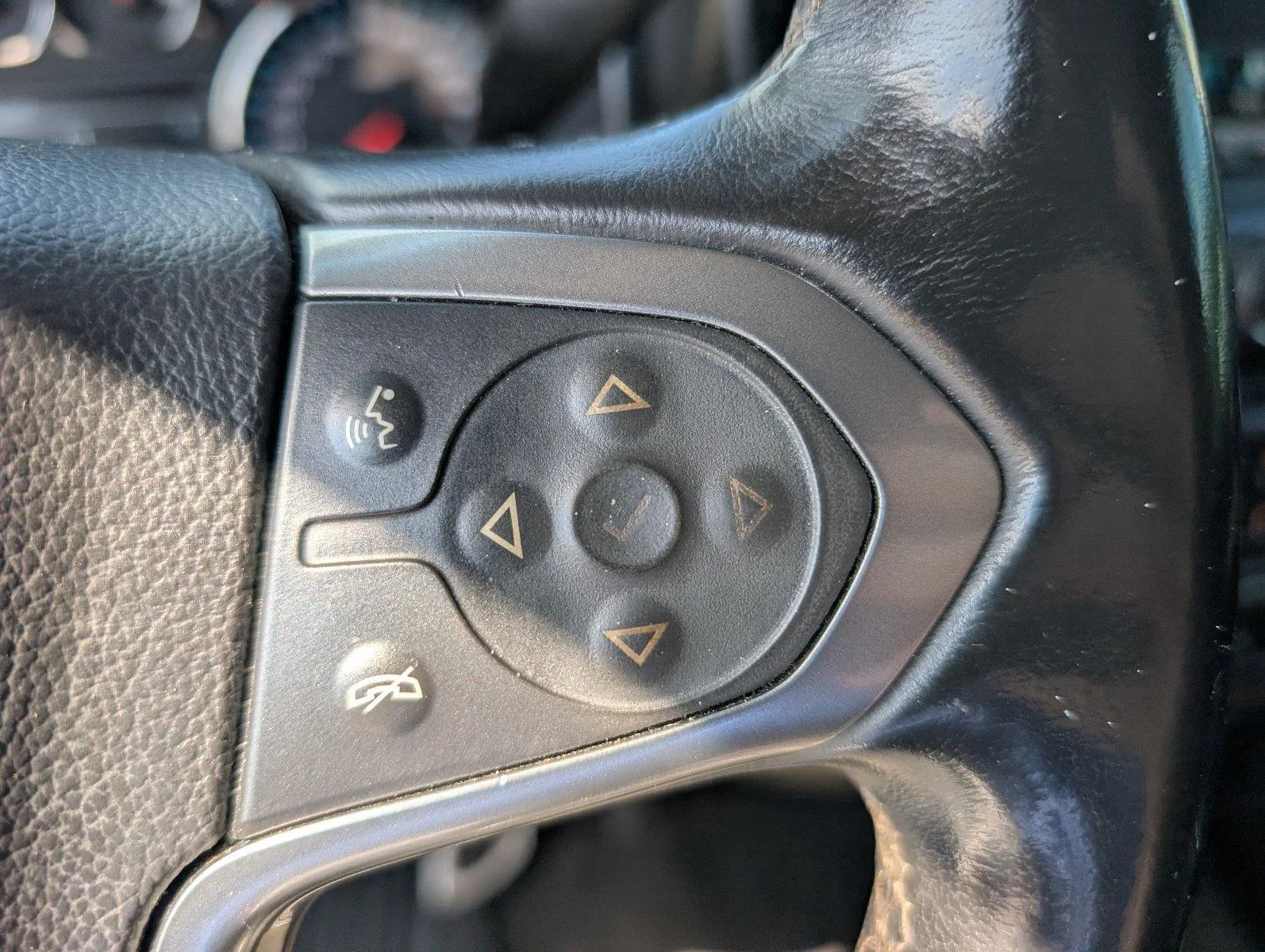 Used 2018 Graphite Metallic Chevrolet LT image 22