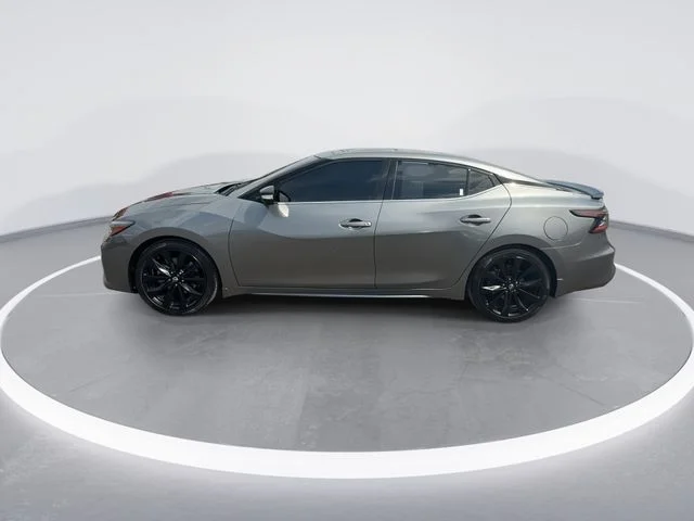 Used 2023 Gray Nissan SR image 5