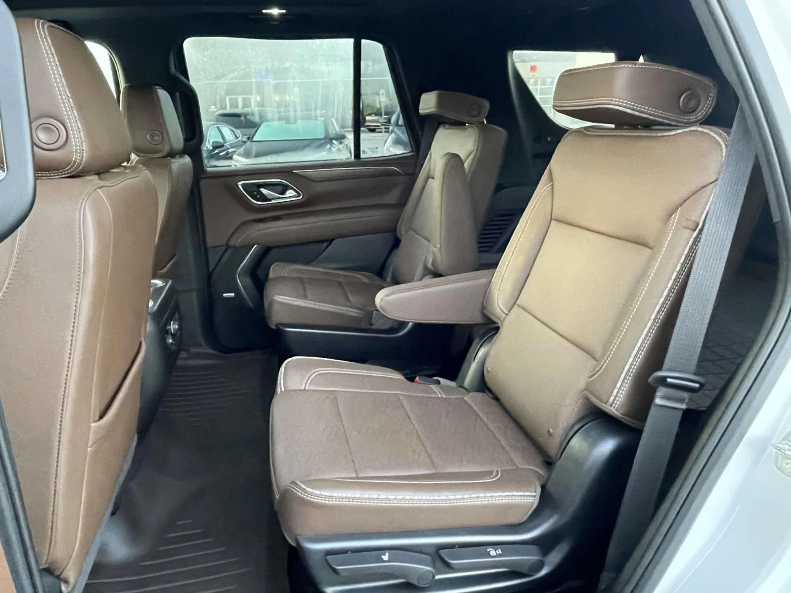 Used 2022 Iridescent Pearl Tricoat Chevrolet High Country image 3