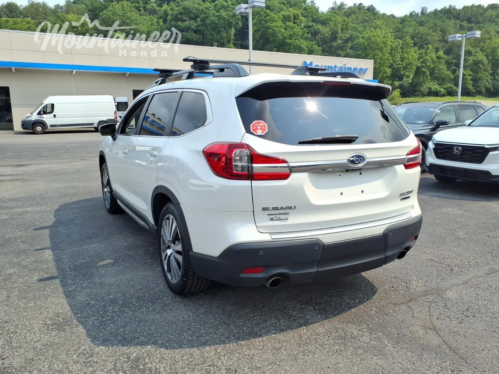 Used 2022 Crystal White Pearl Subaru Limited image 5