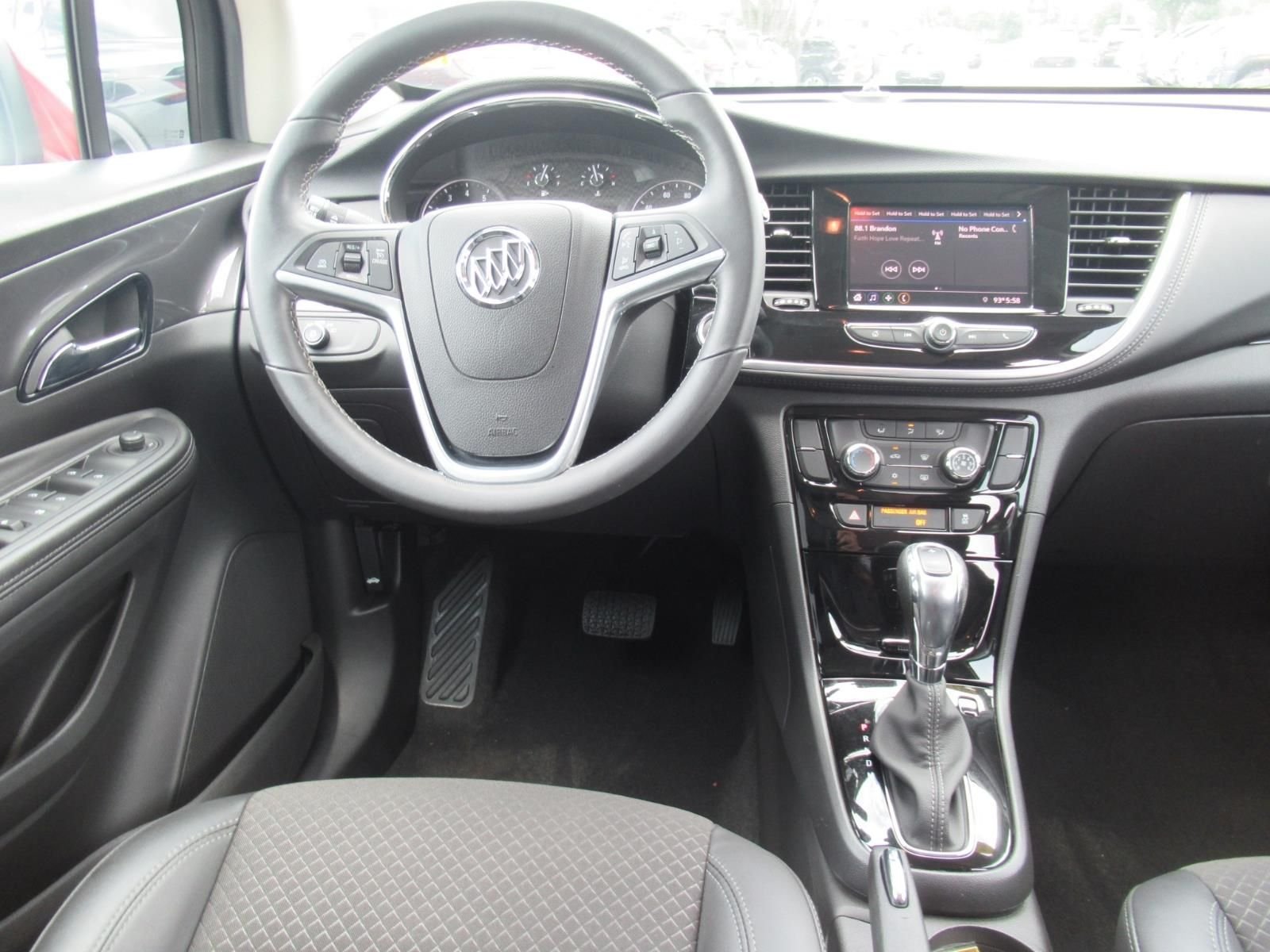 Used 2022  Buick Preferred image 13