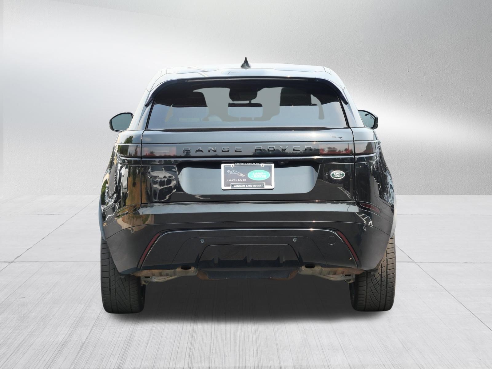 Used 2023 Santorini Black Metallic Land Rover R-Dynamic S image 4