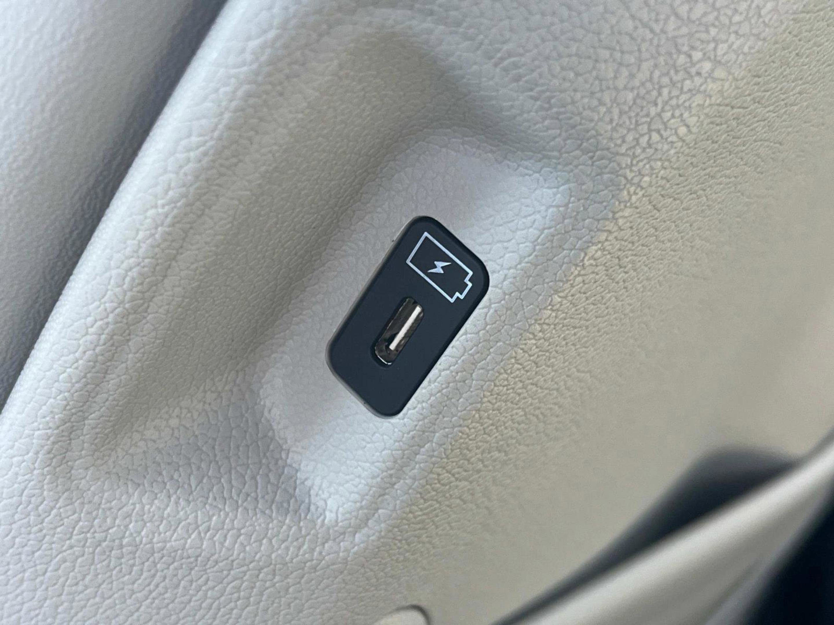 2025 Kia Sorento X-Line SX - Photo 18