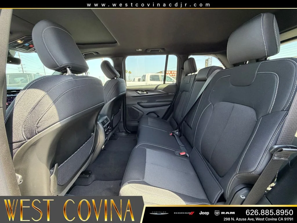 New 2026 Silver Zynith Jeep Laredo X image 19