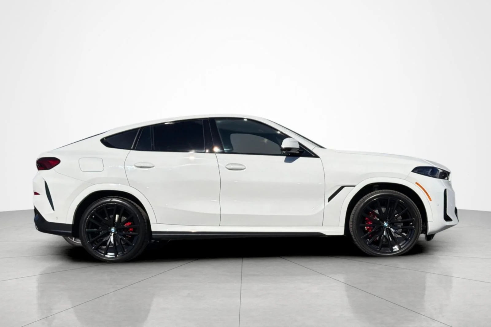 Used 2025 Alpine White BMW xDrive40i image 6