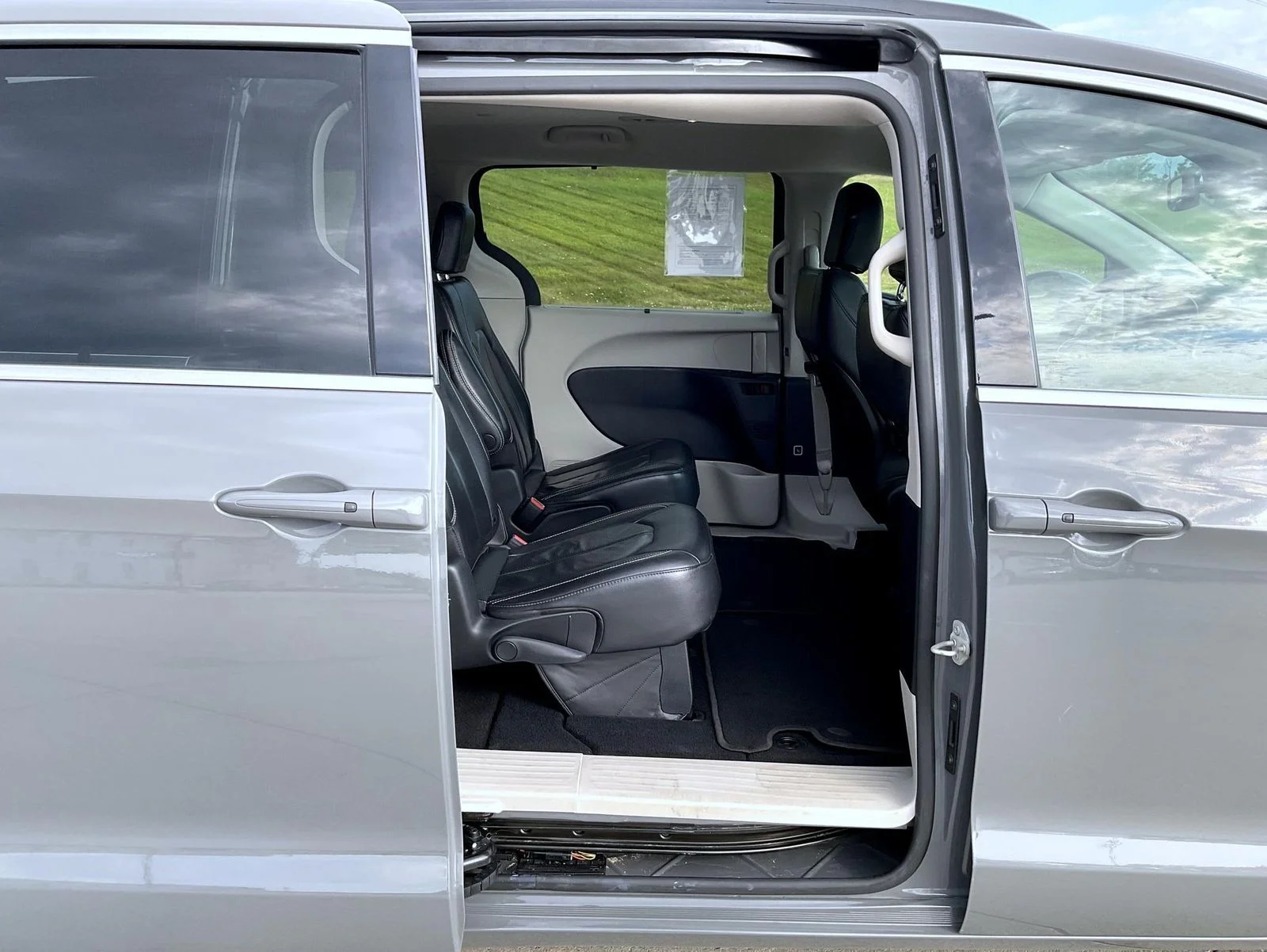 Used 2022 White Chrysler Touring L image 23