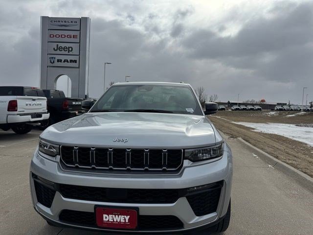 New 2026 Silver Zynith Exterior Paint Jeep Limited image 2