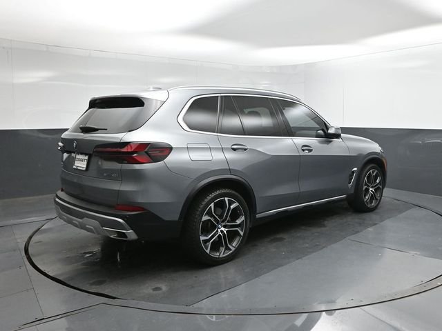 Used 2024 Gray BMW sDrive40i image 8