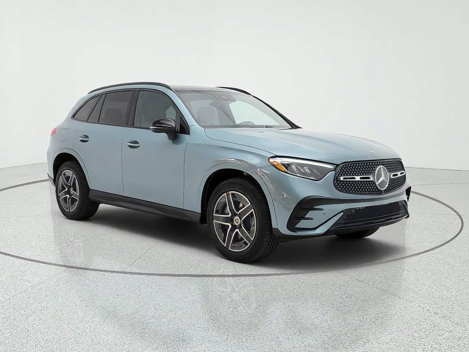 New 2027 Verde Silver Metallic Mercedes-Benz GLC 300 SUV image 3
