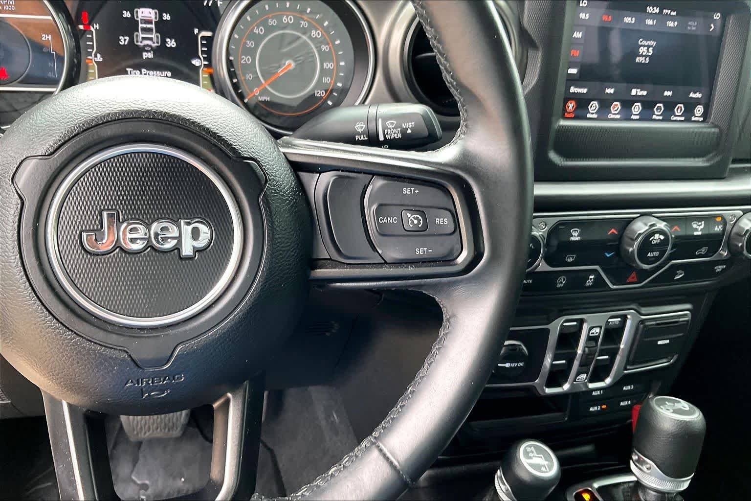 Used 2018 Billet Silver Metallic Clearcoat Jeep Sport S image 23