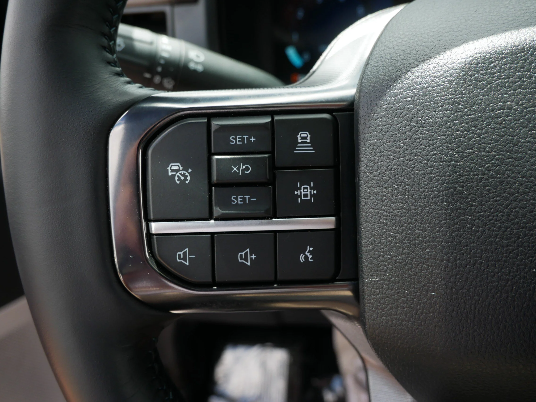 Used 2025 Agate Black Metallic Ford Platinum image 29