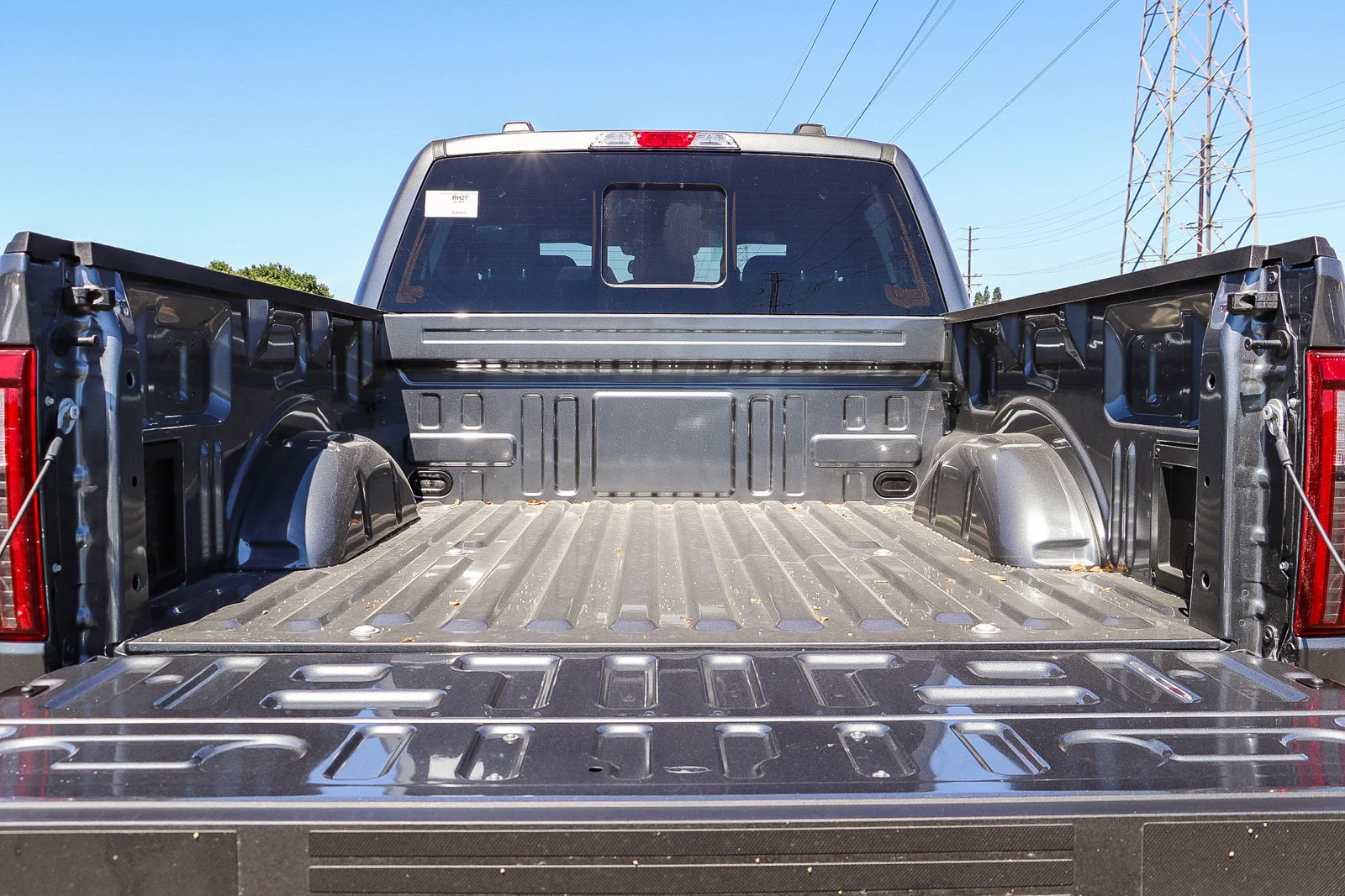 New 2026 Carbonized Gray Metallic Ford XLT image 13