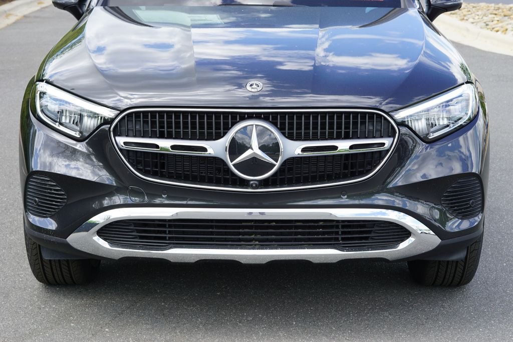 Used 2026 Graphite Grey Metallic Mercedes-Benz GLC 300 image 9