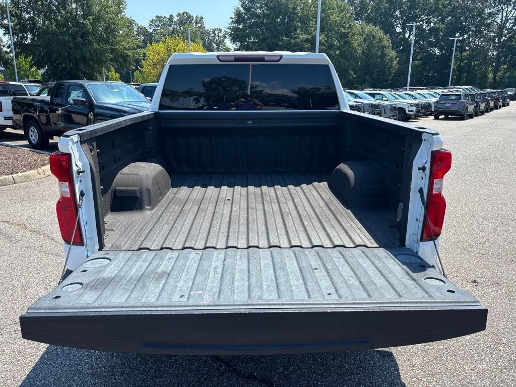 Used 2021 White Chevrolet Custom image 19