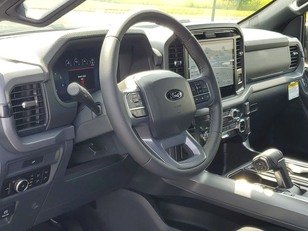 New 2026 Carbonized Gray Metallic Ford XLT image 7