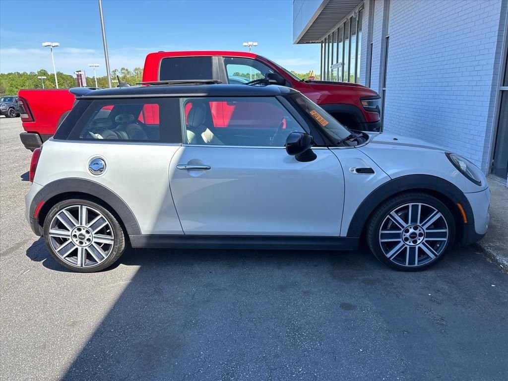 Used 2020 White MINI Classic image 5
