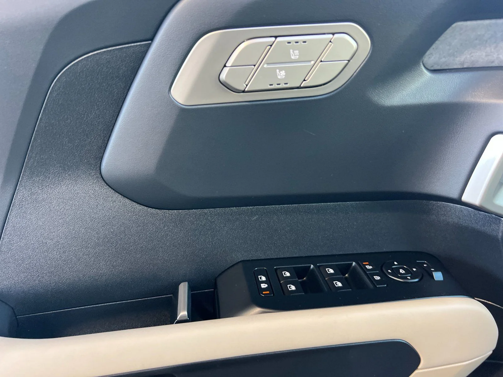 New 2027 White Kia EX image 10