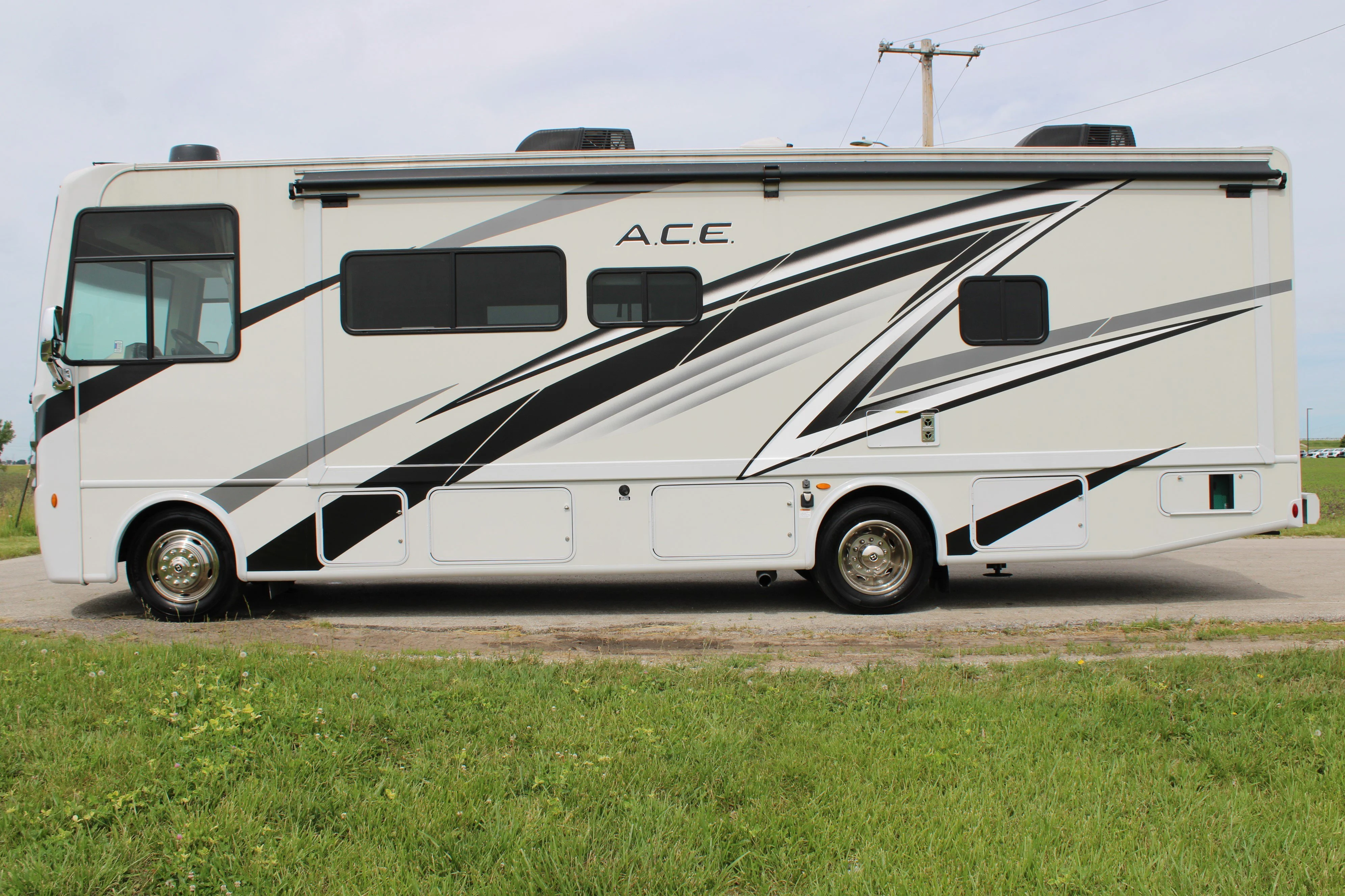Used 2023 White Ford  image 7