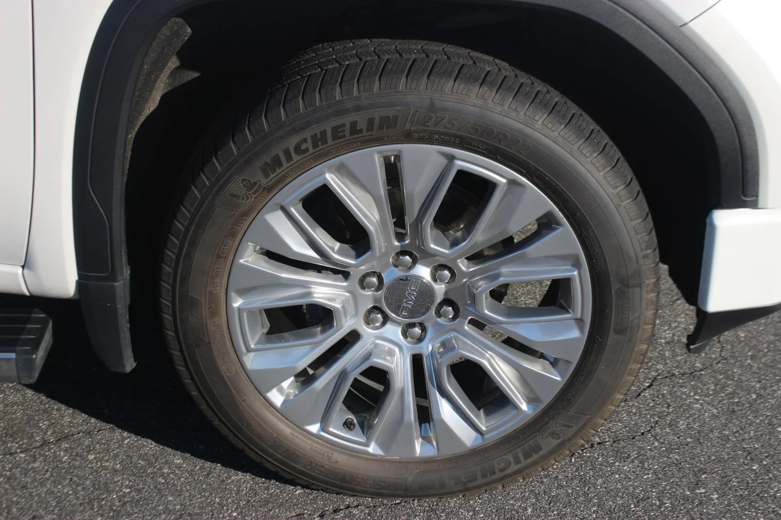 Used 2021 WHITE FROST TRICOAT GMC Denali image 38