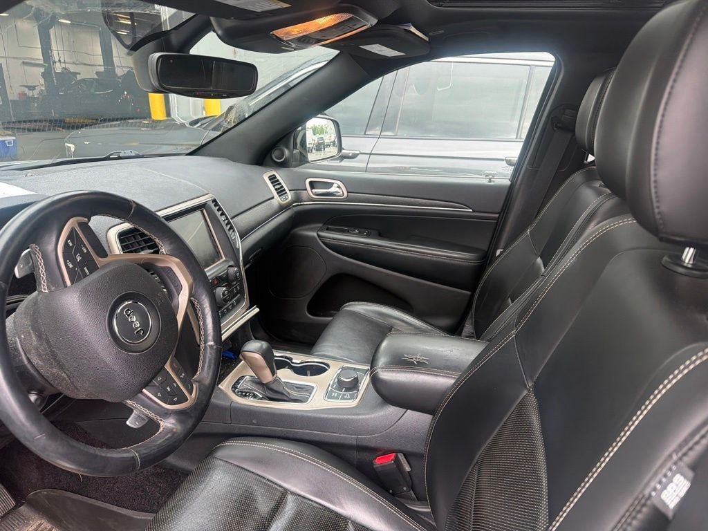 Used 2017 Silver Jeep Limited image 7