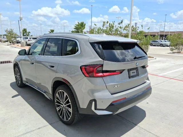 Used 2025 Silver BMW xDrive28i image 4