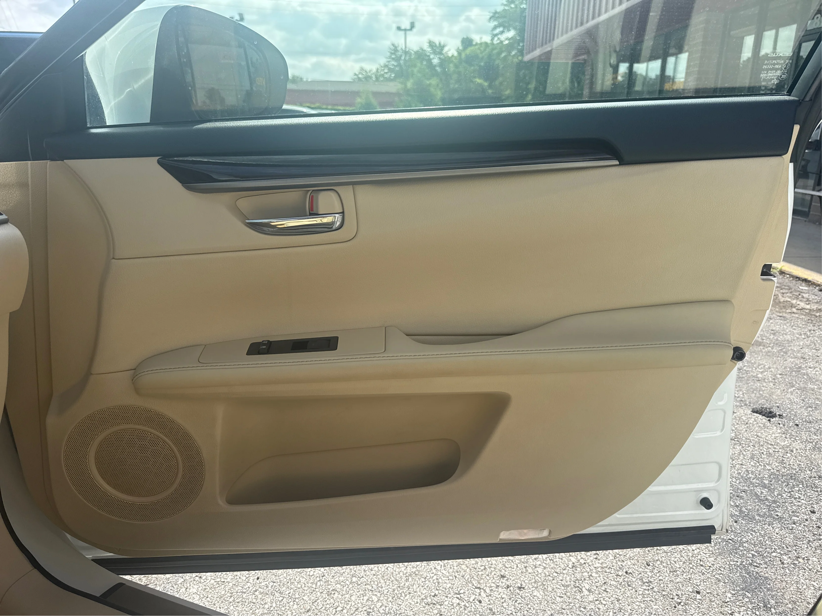 Used 2013 White Lexus Base image 21