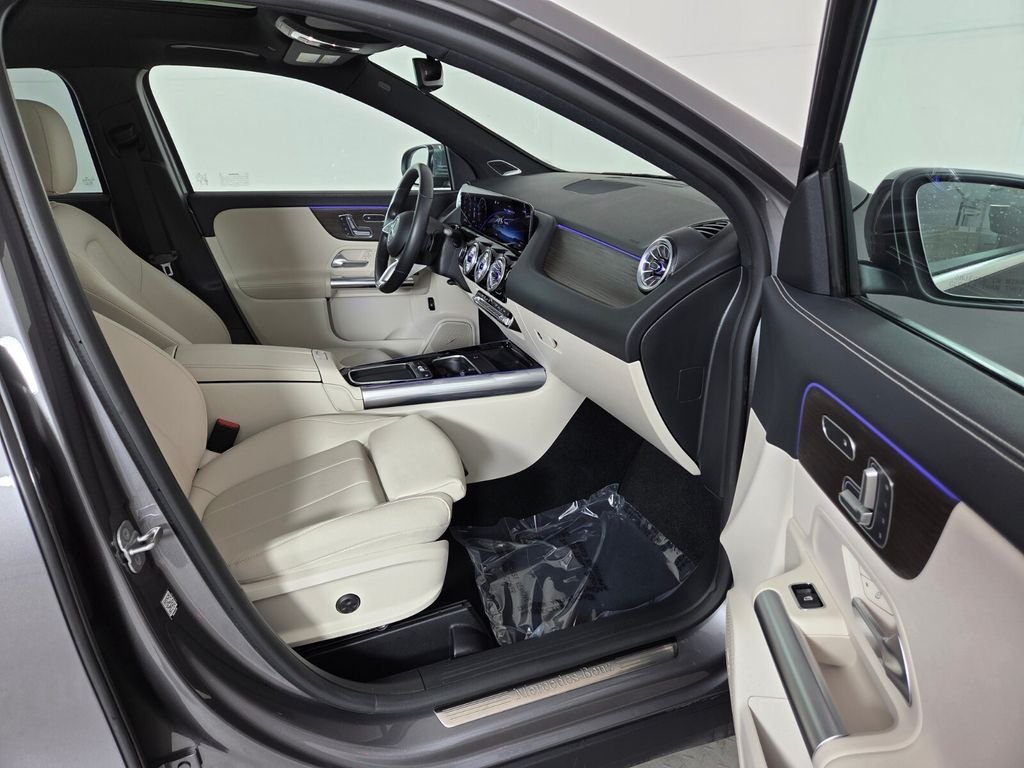 Certified Used 2025 Gray Mercedes-Benz GLA 250 image 31