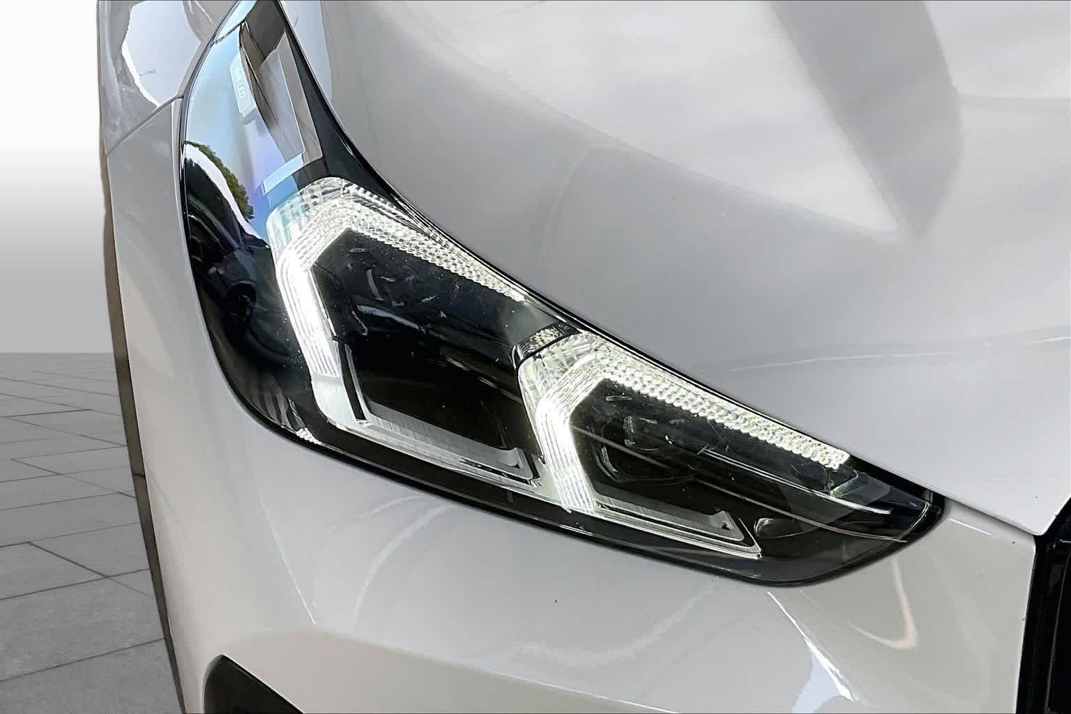 Used 2023 Alpine White BMW xDrive28i image 28