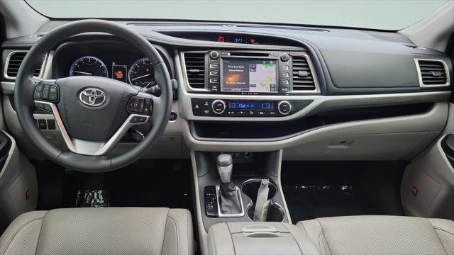 Certified Used 2019 CELESTIAL SILVER METALLIC Toyota  image 11