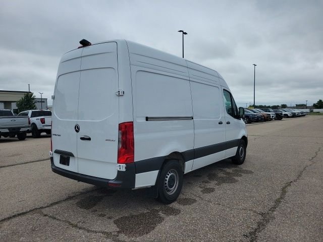Used 2025 White Mercedes-Benz Cargo 144 WB image 18