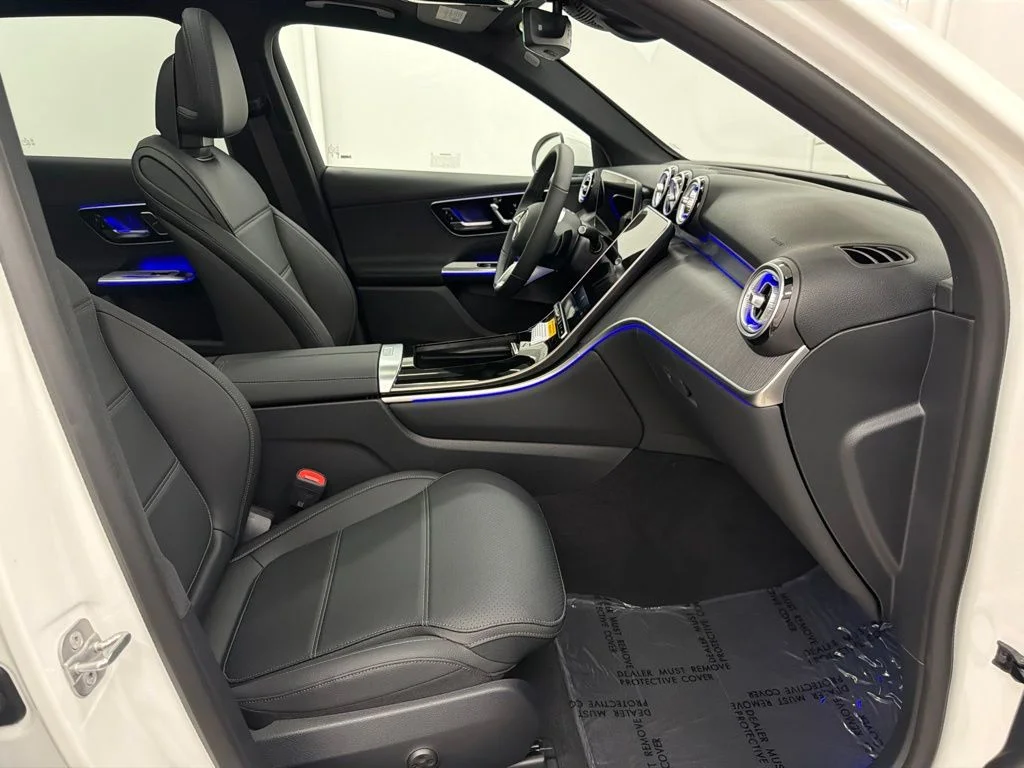 New 2027 White Mercedes-Benz GLC 300 image 27