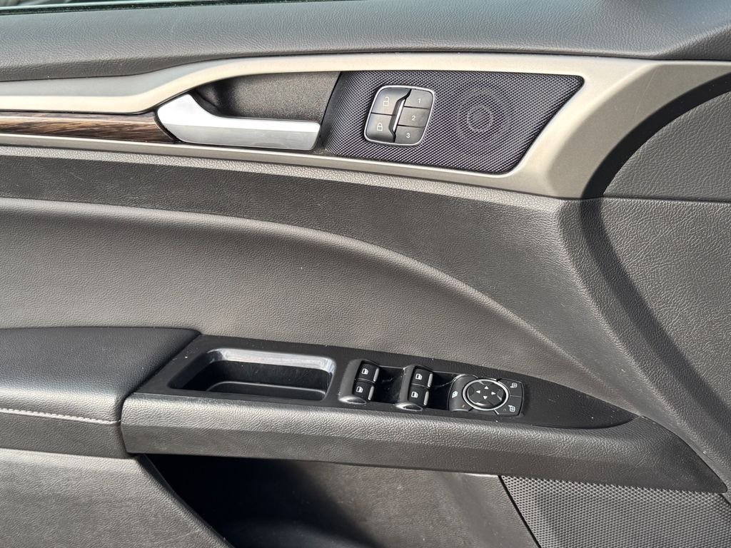 Used 2016 Black Ford SE image 17