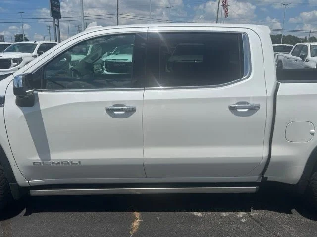 Used 2022 White GMC Denali image 3