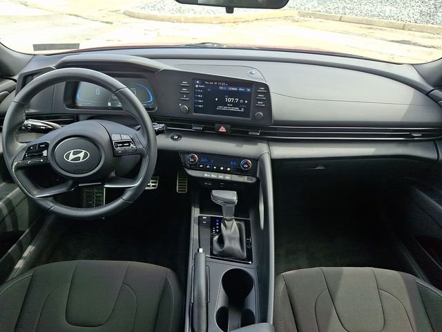 2025 Hyundai Elantra SEL - Photo 15