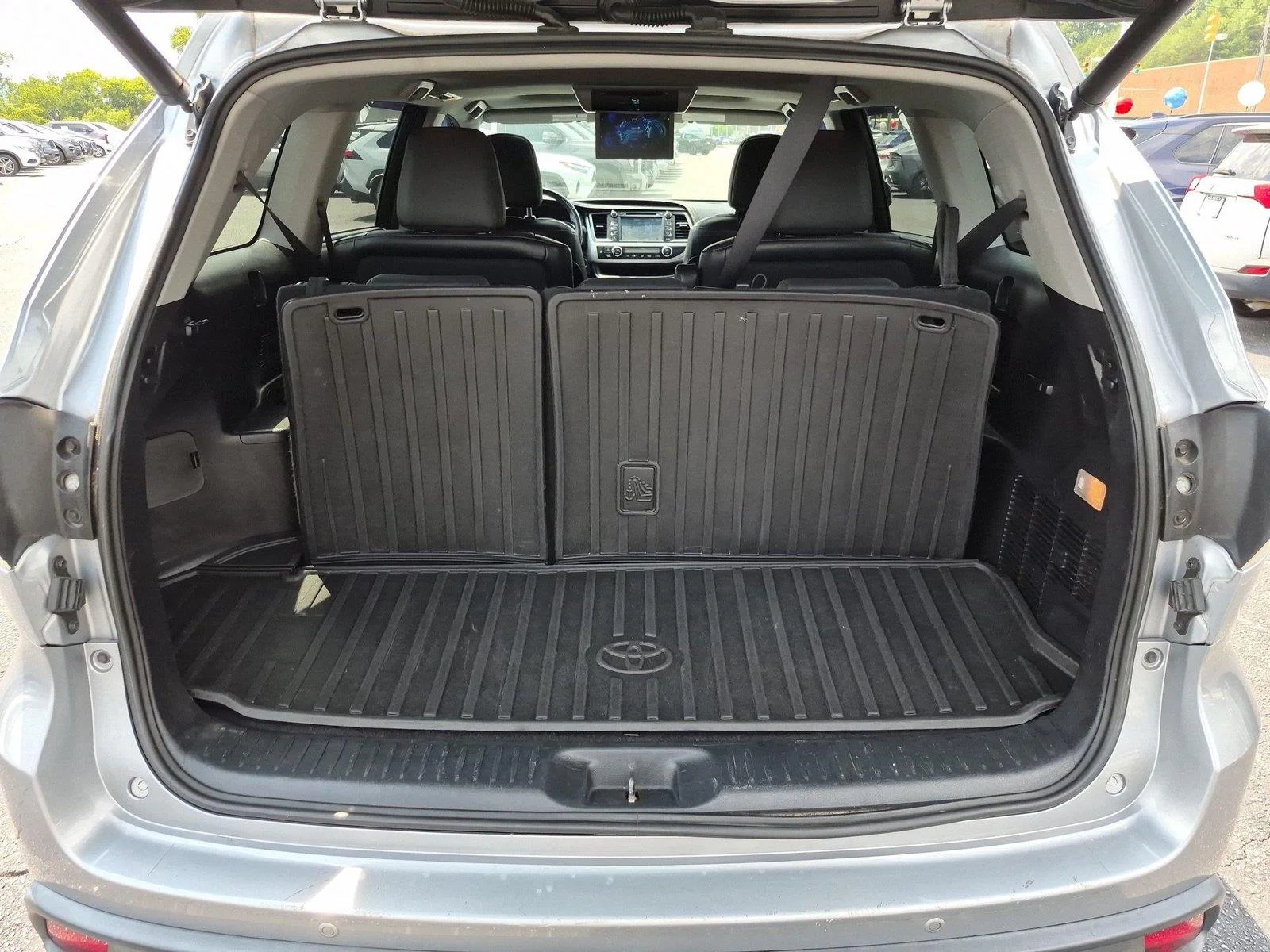 Used 2014 Silver Sky Metallic Toyota Limited image 37