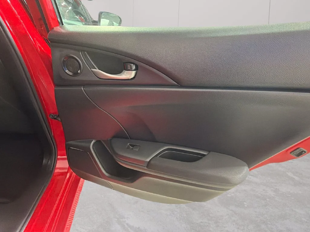 Used 2018  Honda EX image 33