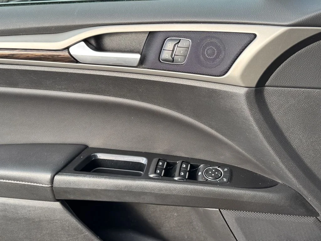 Used 2016 Black Ford SE image 17