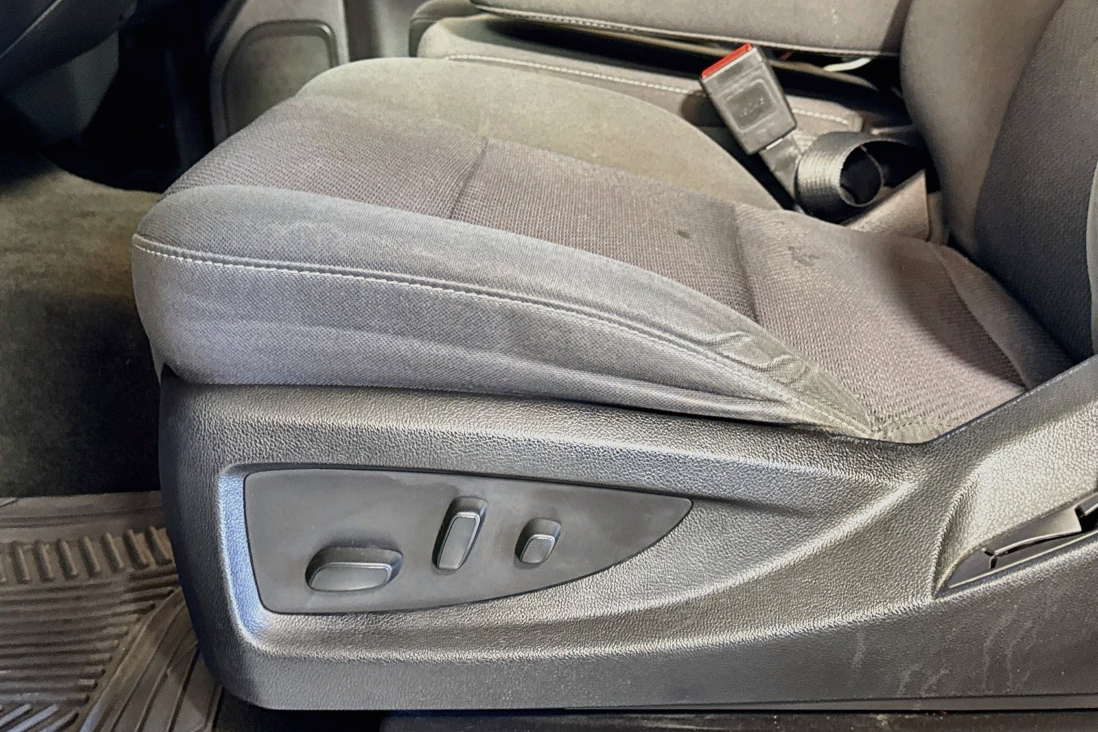 Used 2018 Quicksilver Metallic GMC SLE image 18