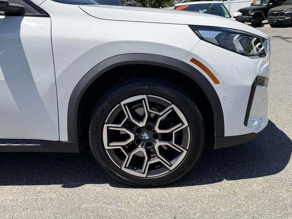 Used 2025 Alpine White BMW xDrive28i image 12