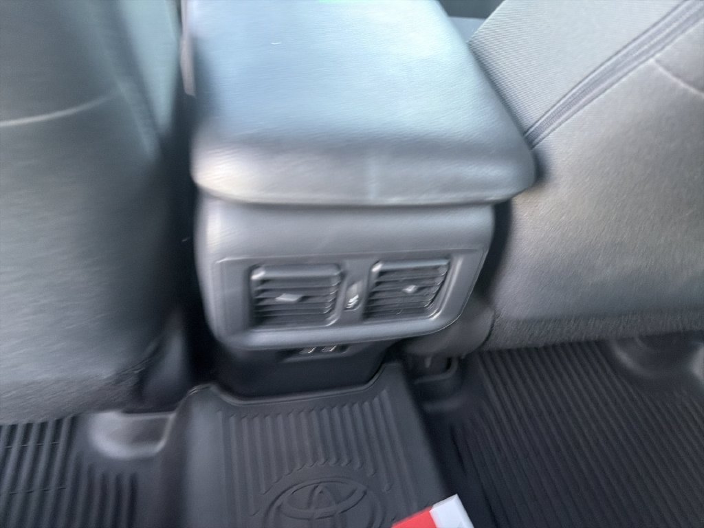 2024 Toyota RAV4 SE - Photo 23