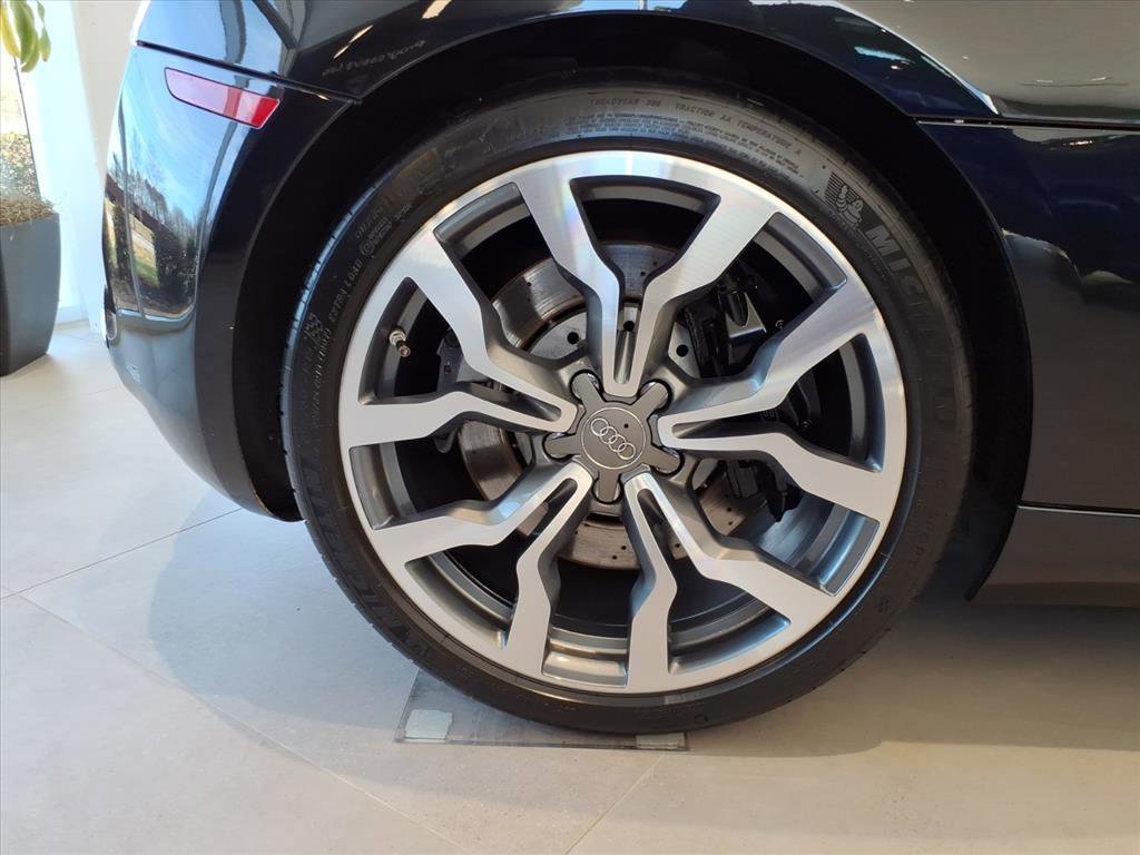 Used 2011 Phantom Black Pearl Effect/Black Roof Audi 5.2L image 18