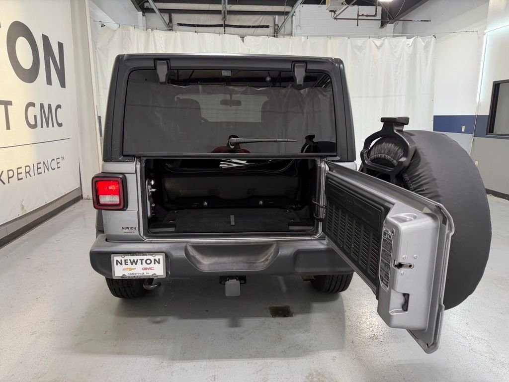 Used 2018 Silver Jeep Sport S image 33