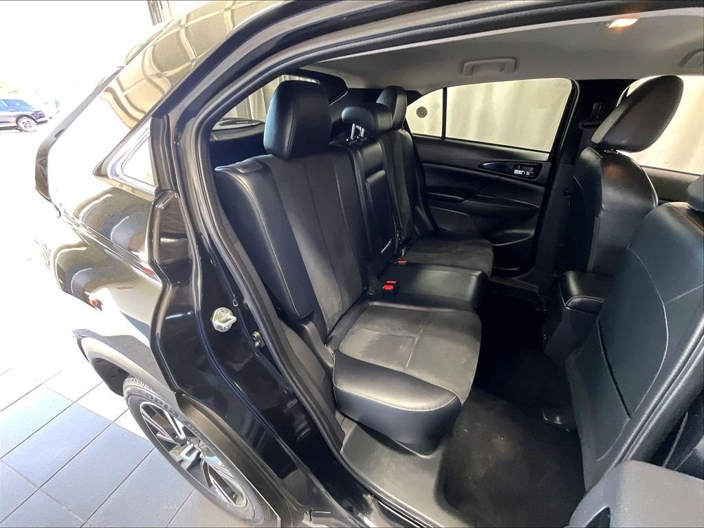 Used 2024 Silver Mitsubishi SE image 16